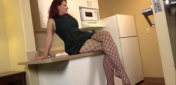  USA milf Amanda Ryder gets things done in the kitchen